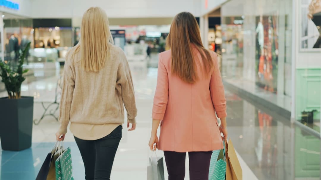 Clientes em loja de varejo